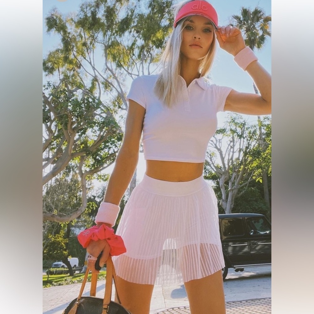 Alo yoga xs white mesh tennis skirt with built in biker shorts